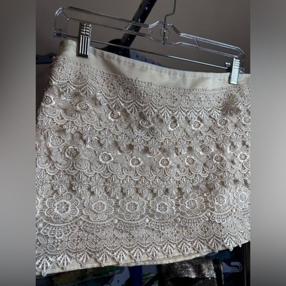 Sans Souci Lace Mini Skirt, Junior Size Small. EUC